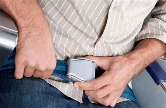 飞机客舱最脏的地方在哪里？看完触目惊心！