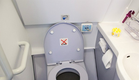 航空小知识——飞机马桶不必“步步惊心” 航空小知识——飞机马桶不必“步步惊心”
